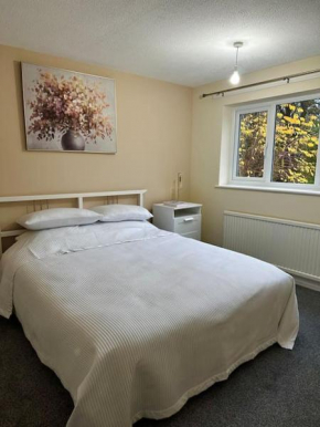 Stylish 2 Bedrooms Flat in a quiet cul-de-sac area, Near Sheffield City Centre with Free Parking